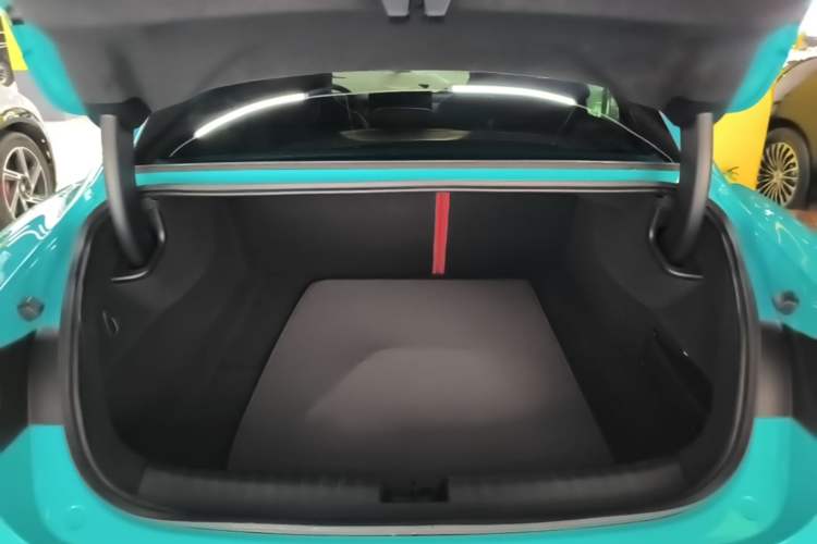 Used Xiaomi Auto SU7 2024 Four-Wheel Drive Ultra-Long Range Advanced Intelligent Driving Max Edition Trunk
