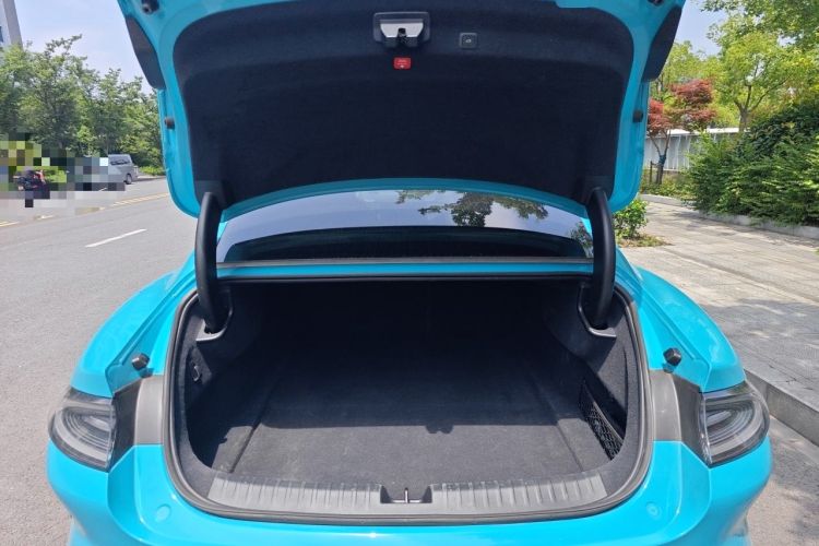 Used Xiaomi Auto SU7 2024 Four-Wheel Drive Ultra-Long Range Advanced Intelligent Driving Max Edition Trunk