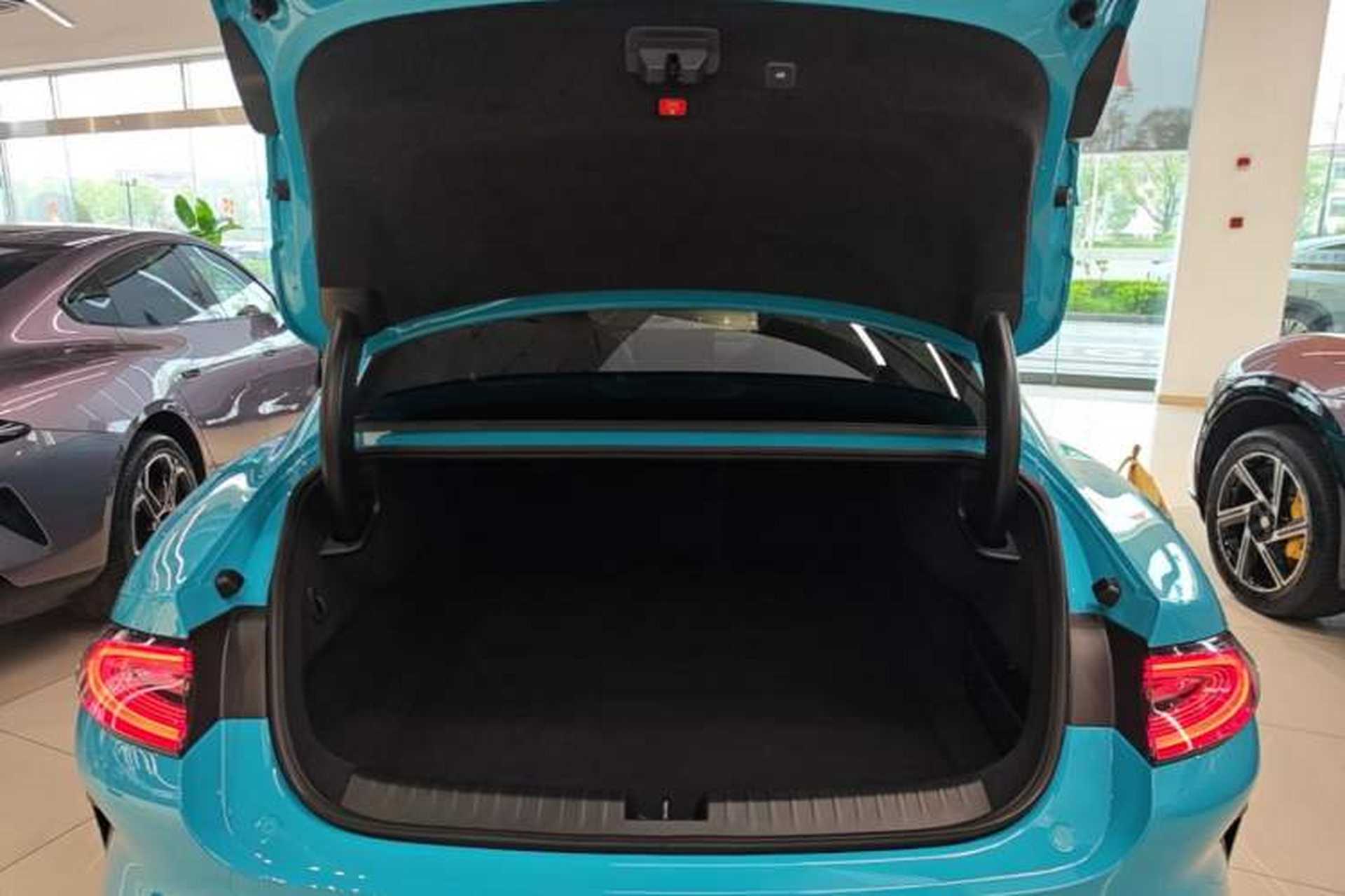 Used Xiaomi Auto SU7 2024 Four-Wheel Drive Ultra-Long Range Advanced Intelligent Driving Max Edition Trunk