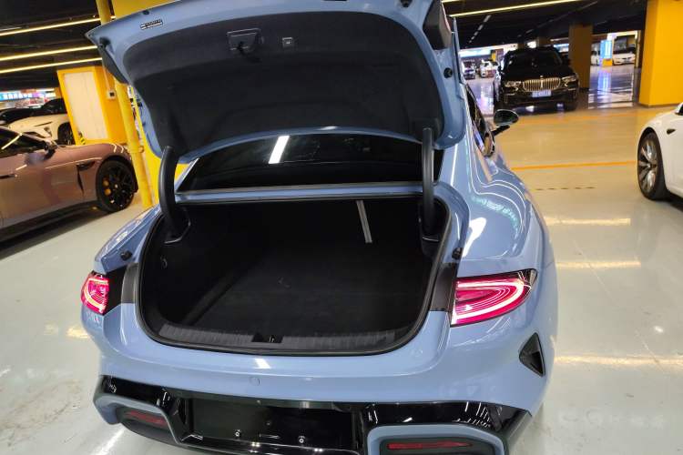 Used Xiaomi Auto SU7 2024 Four-Wheel Drive Ultra-Long Range Advanced Intelligent Driving Max Edition Trunk