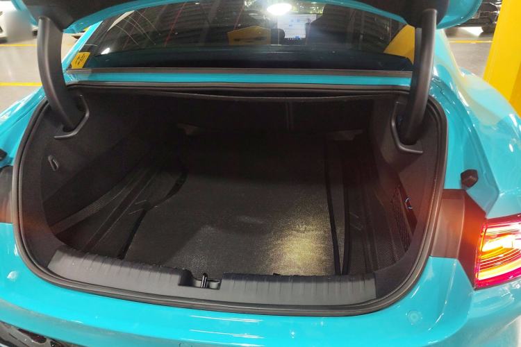 Used Xiaomi Auto SU7 2024 Four-Wheel-Drive Max Founder's Edition Trunk