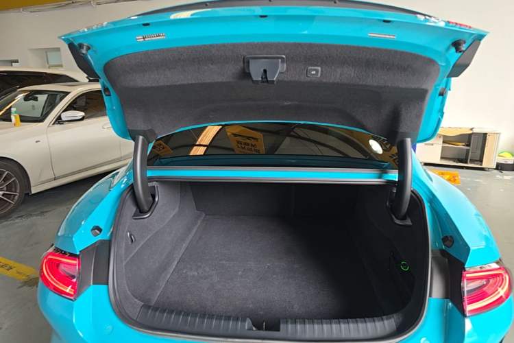 Used Xiaomi Auto SU7 2024 Four-Wheel Drive Ultra-Long Range Advanced Intelligent Driving Max Edition Trunk