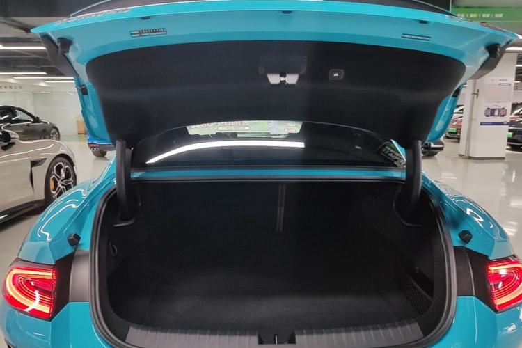 Used Xiaomi Auto SU7 2024 Four-Wheel Drive Ultra-Long Range Advanced Intelligent Driving Max Edition Trunk
