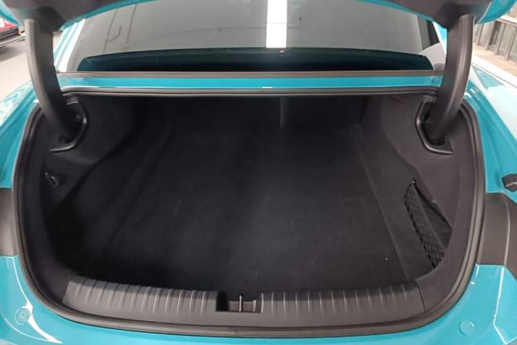 Used Xiaomi Auto SU7 2024 Four-Wheel Drive Ultra-Long Range Advanced Intelligent Driving Max Edition Trunk