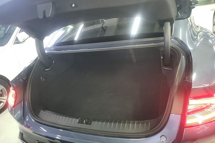 Used Xiaomi Auto SU7 2024 Rear-Drive Long-Range Intelligent Driving Version Trunk