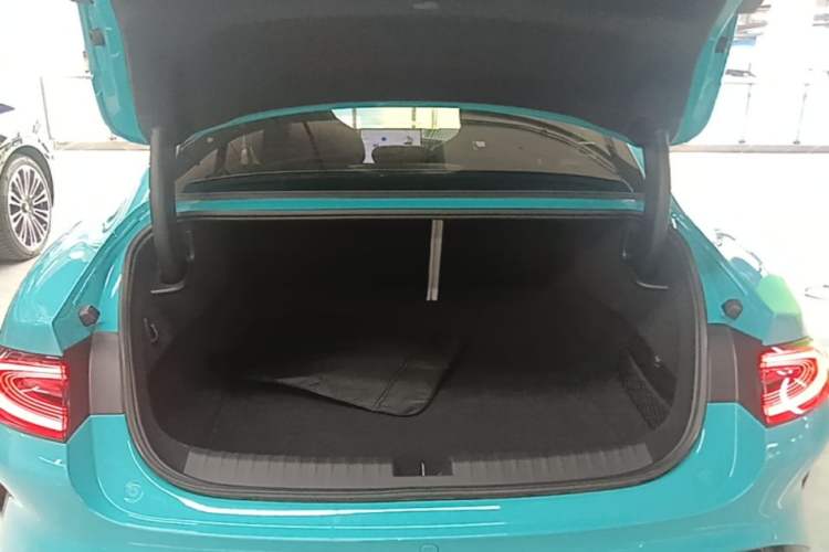 Used Xiaomi Auto SU7 2024 Four-Wheel Drive Ultra-Long Range Advanced Intelligent Driving Max Edition Trunk