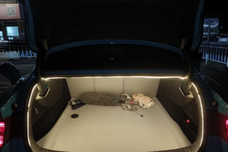 Used Xiaomi Auto SU7 2024 Four-Wheel Drive Ultra-Long Range Advanced Intelligent Driving Max Edition Trunk