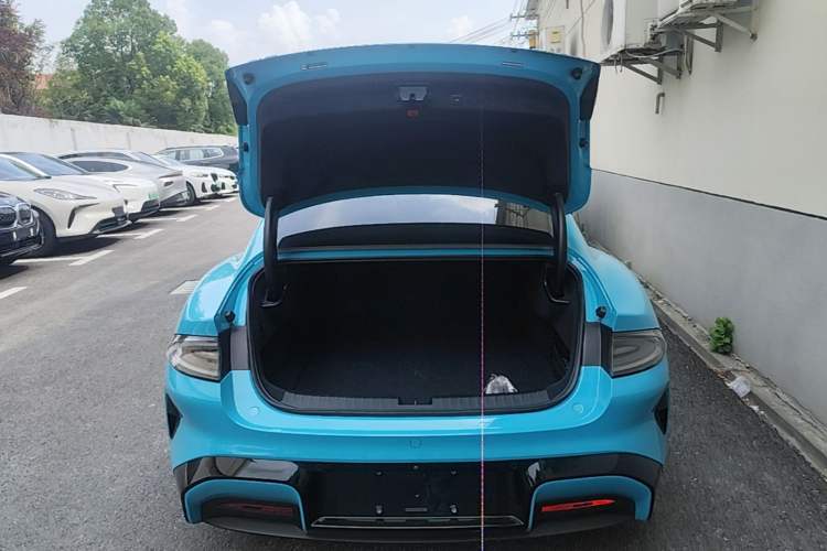 Used Xiaomi Auto SU7 2024 Four-Wheel Drive Ultra-Long Range Advanced Intelligent Driving Max Edition Trunk