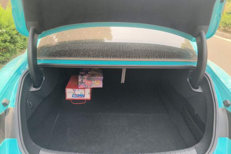 Used Xiaomi Auto SU7 2024 Four-Wheel Drive Ultra-Long Range Advanced Intelligent Driving Max Edition Trunk