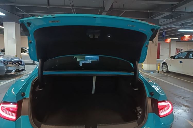 Used Xiaomi Auto SU7 2024 Four-Wheel Drive Ultra-Long Range Advanced Intelligent Driving Max Edition Trunk