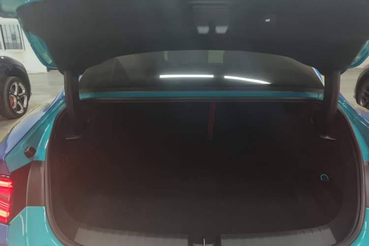 Used Xiaomi Auto SU7 2024 Four-Wheel Drive Ultra-Long Range Advanced Intelligent Driving Max Edition Trunk