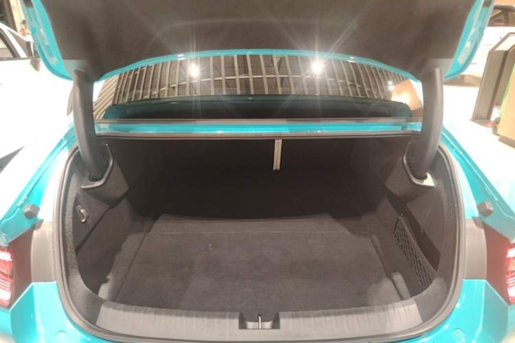 Used Xiaomi Auto SU7 2024 Rear-Drive Long-Range Intelligent Driving Version Trunk