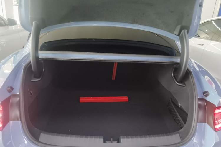 Used Xiaomi Auto SU7 2024 Four-Wheel Drive Ultra-Long Range Advanced Intelligent Driving Max Edition Trunk
