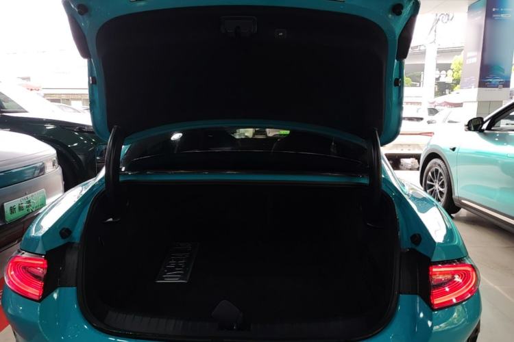 Used Xiaomi Auto SU7 2024 Four-Wheel Drive Ultra-Long Range Advanced Intelligent Driving Max Edition Trunk