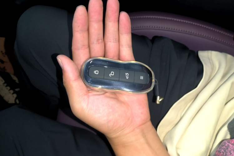 Used Xiaomi Auto SU7 2024 Rear-Drive Long-Range Intelligent Driving Version Vehicle Key