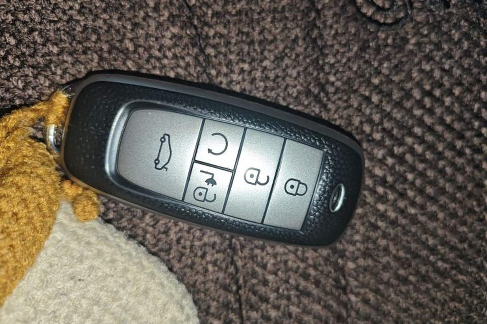 Used Xiaomi Auto SU7 2024 Rear-Drive Long-Range Intelligent Driving Version Vehicle Key