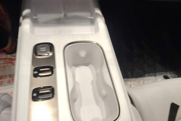Used Xiaomi Auto SU7 2024 Rear-Drive Long-Range Intelligent Driving Version Vehicle Key