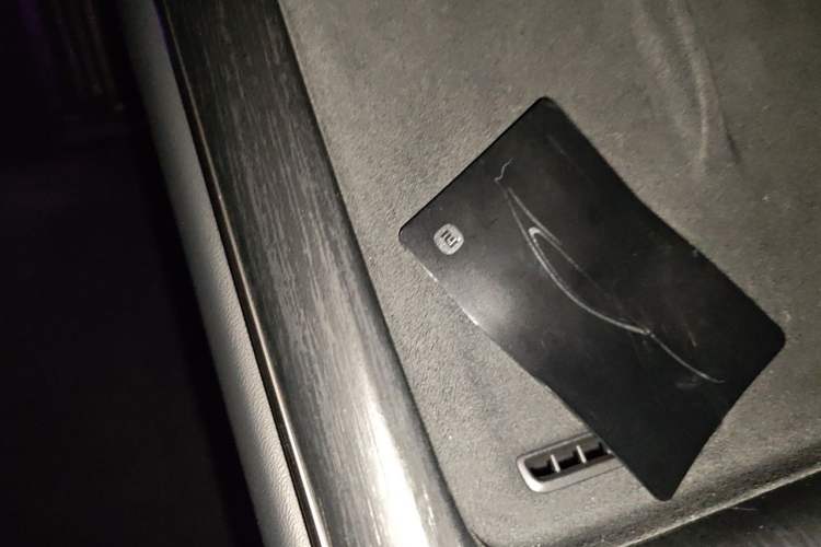Used Xiaomi Auto SU7 2024 Rear-Drive Long-Range Intelligent Driving Version Vehicle Key