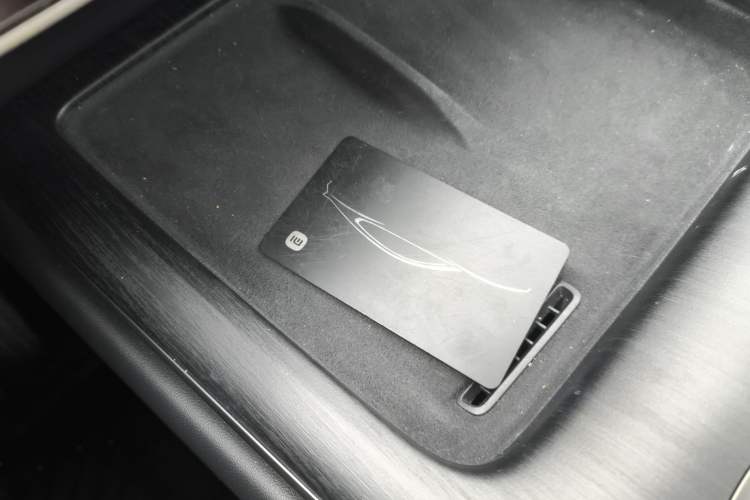 Used Xiaomi Auto SU7 2024 Rear-Drive Standard Founder Edition Vehicle Key