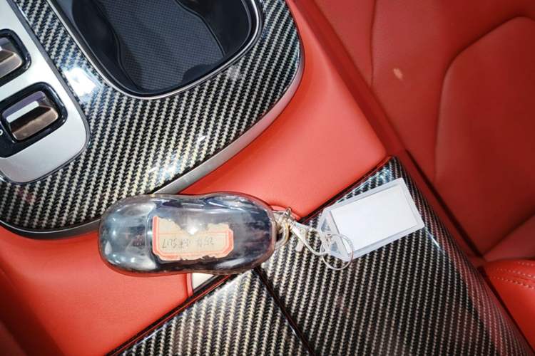 Used Xiaomi Auto SU7 2024 Four-Wheel Drive Ultra-Long Range Advanced Intelligent Driving Max Edition Vehicle Key