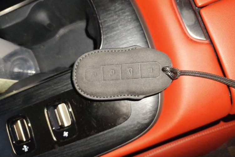 Used Xiaomi Auto SU7 2024 Rear-Drive Long-Range Intelligent Driving Version Vehicle Key