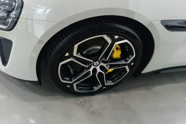 Used Xiaomi Auto SU7 2024 Four-Wheel-Drive Max Founder's Edition Left Front Wheel Hub