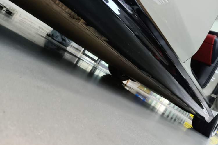 Used Xiaomi Auto SU7 2024 Four-Wheel-Drive Max Founder's Edition Right Side Sill