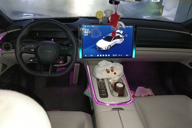 Used Xiaomi Auto SU7 2024 Four-Wheel Drive Ultra-Long Range Advanced Intelligent Driving Max Edition Center Console