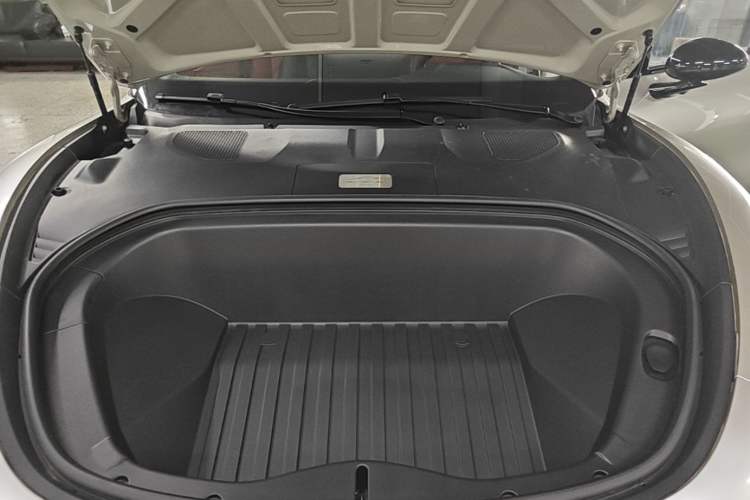 Used Xiaomi Auto SU7 2024 Rear-Drive Long-Range Intelligent Driving Version Engine Bay