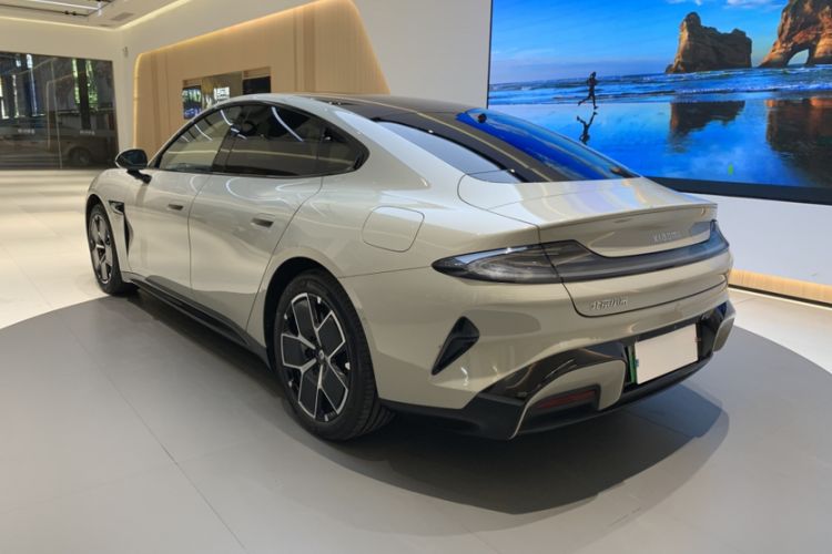 Used Xiaomi Auto SU7 2024 Rear-Drive Standard Founder Edition Exterior 2