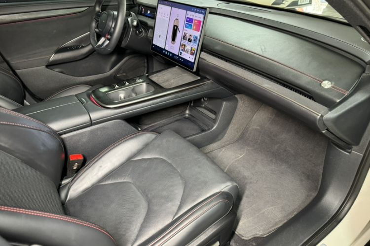 Used Xiaomi Auto SU7 2024 Rear-Drive Long-Range Intelligent Driving Version Interior 1