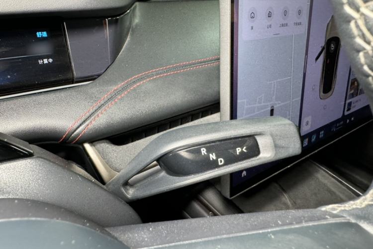 Used Xiaomi Auto SU7 2024 Rear-Drive Long-Range Intelligent Driving Version Interior 4