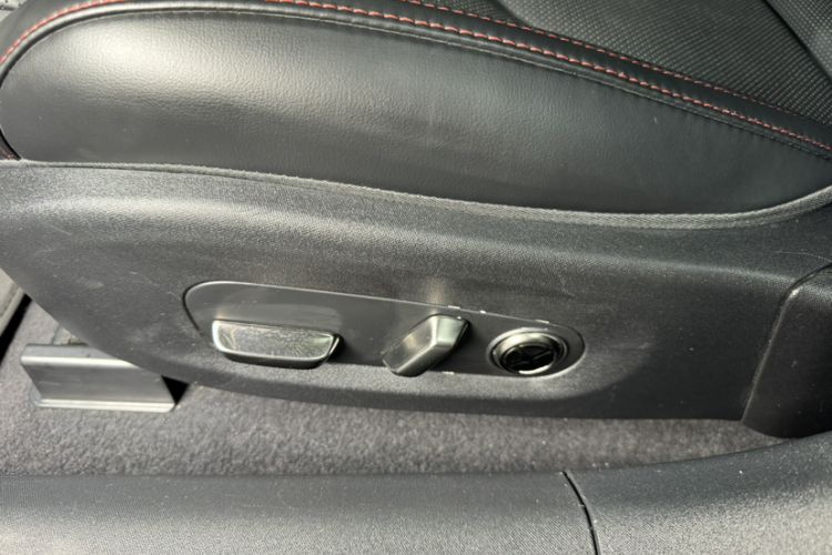 Used Xiaomi Auto SU7 2024 Rear-Drive Long-Range Intelligent Driving Version Interior 6