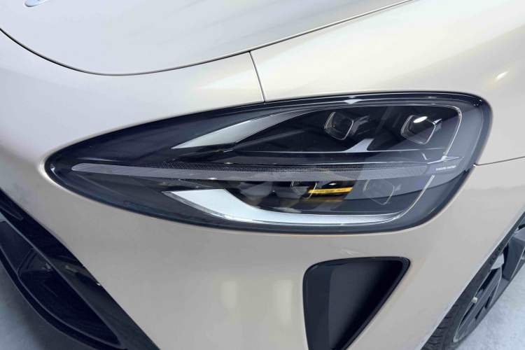 Used Xiaomi Auto SU7 2024 Four-Wheel Drive Ultra-Long Range Advanced Intelligent Driving Max Edition Left Front Headlight