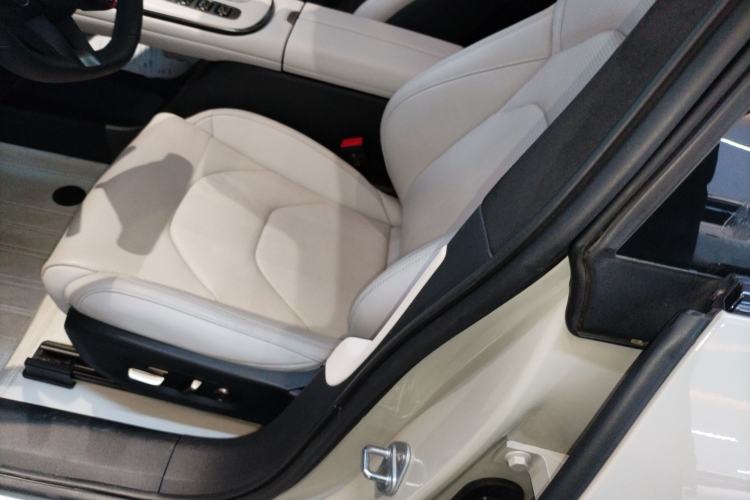 Used Xiaomi Auto SU7 2024 Four-Wheel Drive Ultra-Long Range Advanced Intelligent Driving Max Edition Left Front Seat