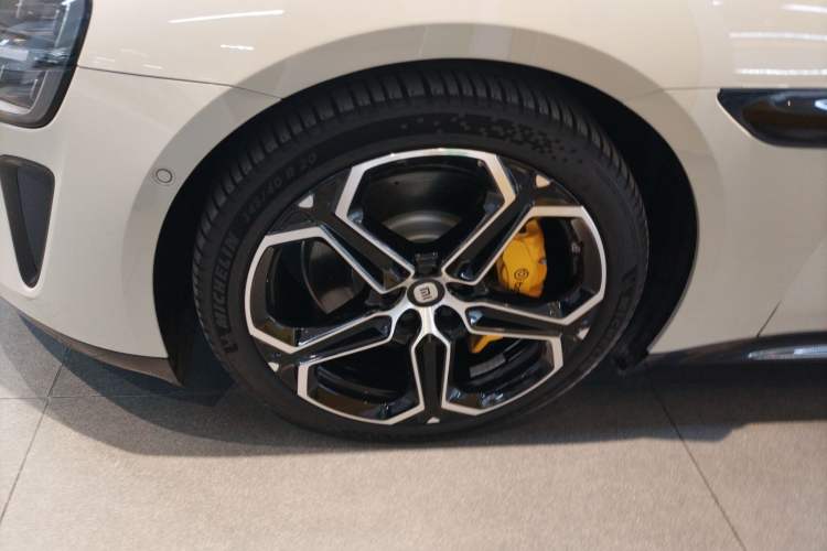 Used Xiaomi Auto SU7 2024 Four-Wheel Drive Ultra-Long Range Advanced Intelligent Driving Max Edition Left Front Wheel Hub