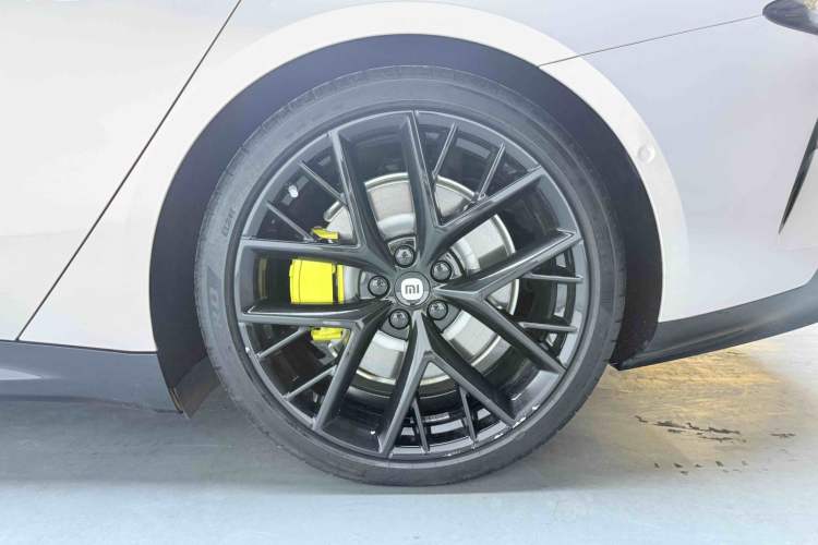 Used Xiaomi Auto SU7 2024 Four-Wheel Drive Ultra-Long Range Advanced Intelligent Driving Max Edition Left Front Wheel Hub