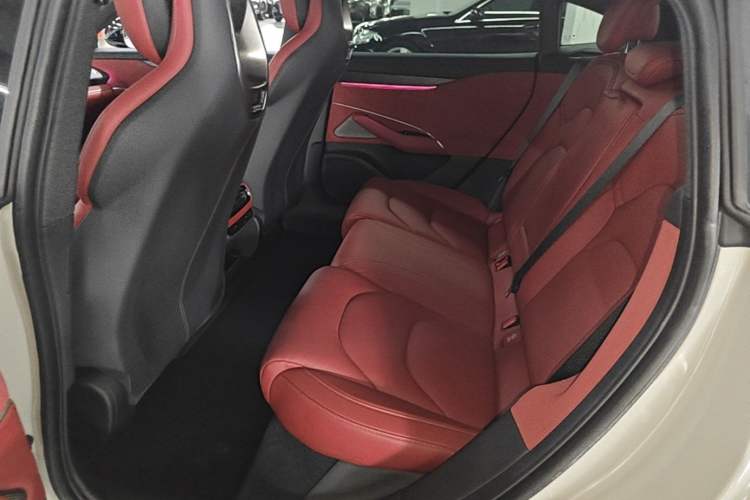 Used Xiaomi Auto SU7 2024 Rear-Drive Long-Range Intelligent Driving Version Left Rear Seat