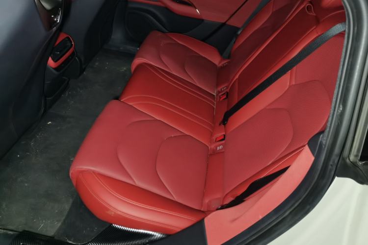 Used Xiaomi Auto SU7 2024 Rear-Drive Ultra-Long Range Advanced Pro-Level Intelligent Driving Version Left Rear Seat