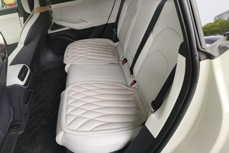 Used Xiaomi Auto SU7 2024 Rear-Drive Ultra-Long Range Advanced Pro-Level Intelligent Driving Version Left Rear Seat