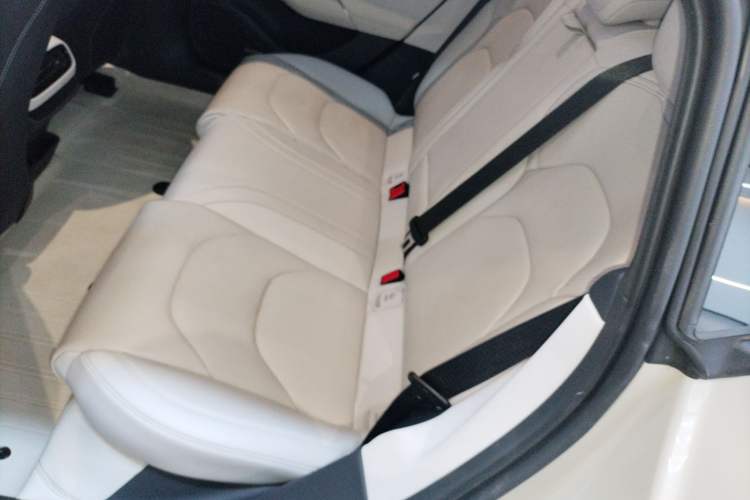 Used Xiaomi Auto SU7 2024 Four-Wheel Drive Ultra-Long Range Advanced Intelligent Driving Max Edition Left Rear Seat