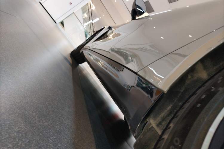 Used Xiaomi Auto SU7 2024 Four-Wheel Drive Ultra-Long Range Advanced Intelligent Driving Max Edition Left Side Sill