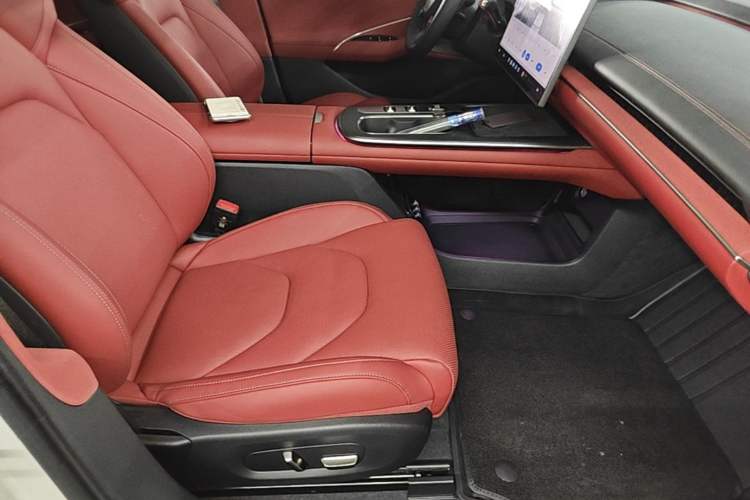 Used Xiaomi Auto SU7 2024 Rear-Drive Long-Range Intelligent Driving Version Right Front Seat
