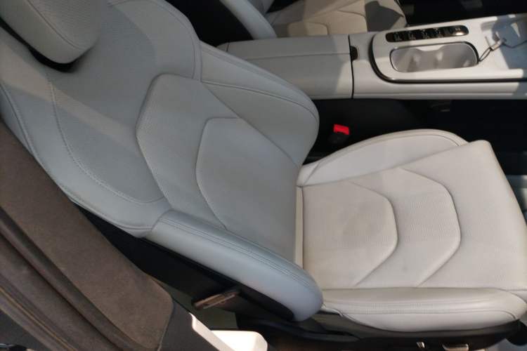Used Xiaomi Auto SU7 2024 Four-Wheel Drive Ultra-Long Range Advanced Intelligent Driving Max Edition Right Front Seat