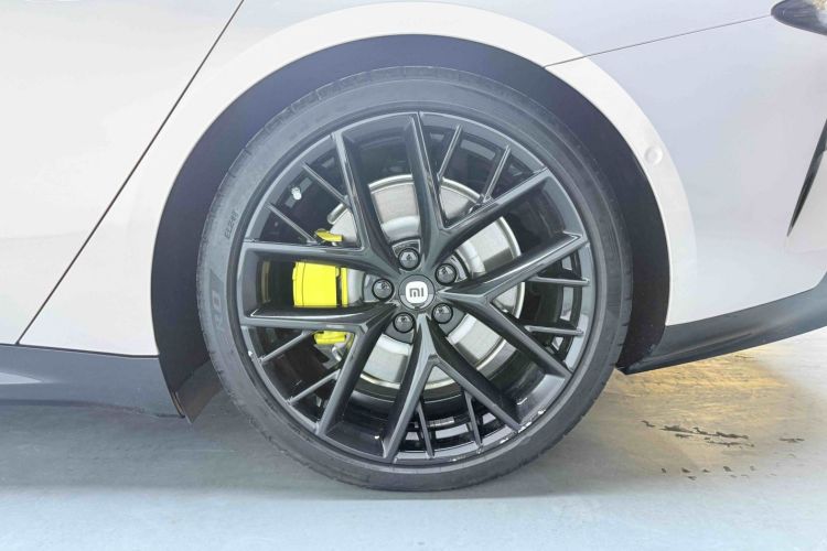 Used Xiaomi Auto SU7 2024 Four-Wheel Drive Ultra-Long Range Advanced Intelligent Driving Max Edition Right Rear Wheel Hub