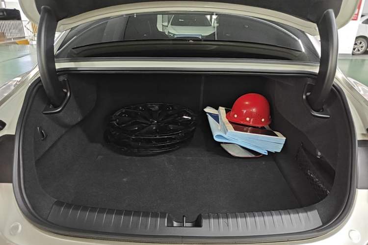 Used Xiaomi Auto SU7 2024 Rear-Drive Long-Range Intelligent Driving Version Trunk