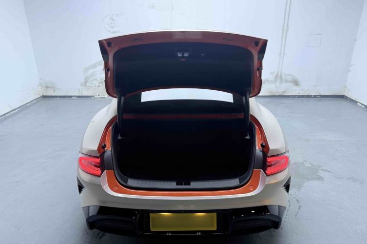 Used Xiaomi Auto SU7 2024 Four-Wheel Drive Ultra-Long Range Advanced Intelligent Driving Max Edition Trunk