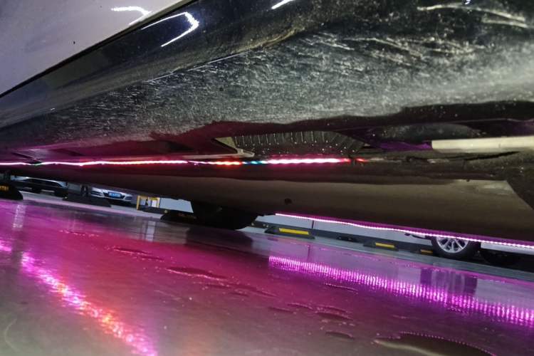 Used Xiaomi Auto SU7 2024 Four-Wheel Drive Ultra-Long Range Advanced Intelligent Driving Max Edition Chassis Front Right