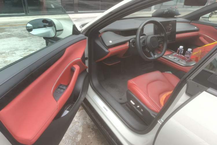 Used Xiaomi Auto SU7 2024 Rear-Drive Ultra-Long Range Advanced Pro-Level Intelligent Driving Version Driver Seat