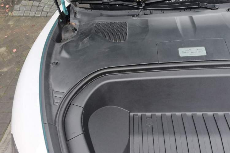Used Xiaomi Auto SU7 2024 Rear-Drive Long-Range Intelligent Driving Version Engine Bay Right